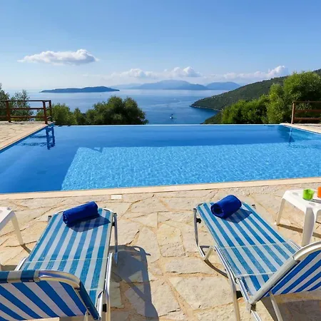 Villas Attis Βίλα *