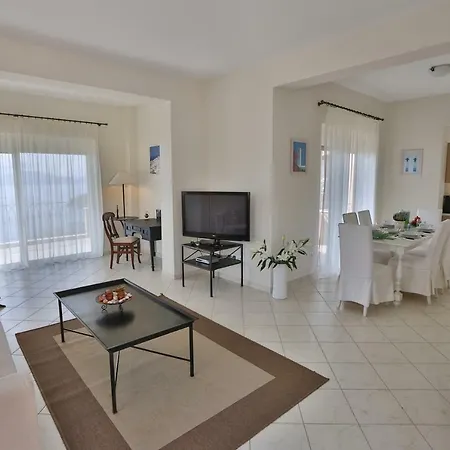 Βίλα Villas Attis *